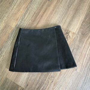 Girls Nordstrom Black Wrap Skirt - coated with shorts - Medium Girls Size 8/10